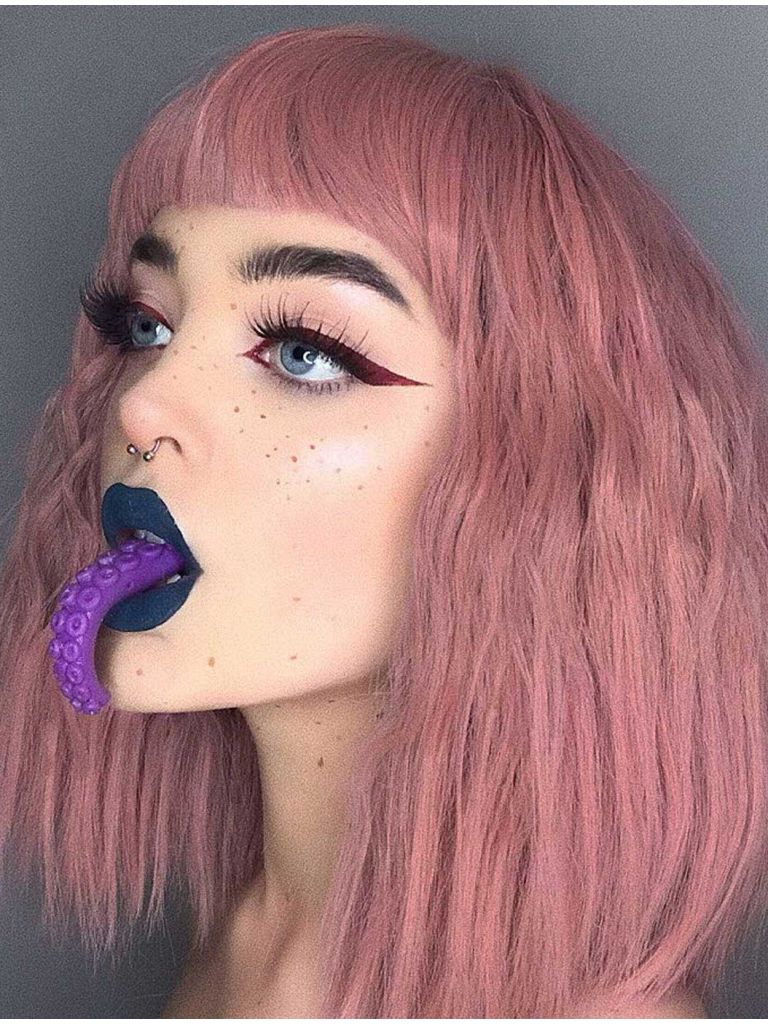 Short Pink Wavy Wig With Bangs